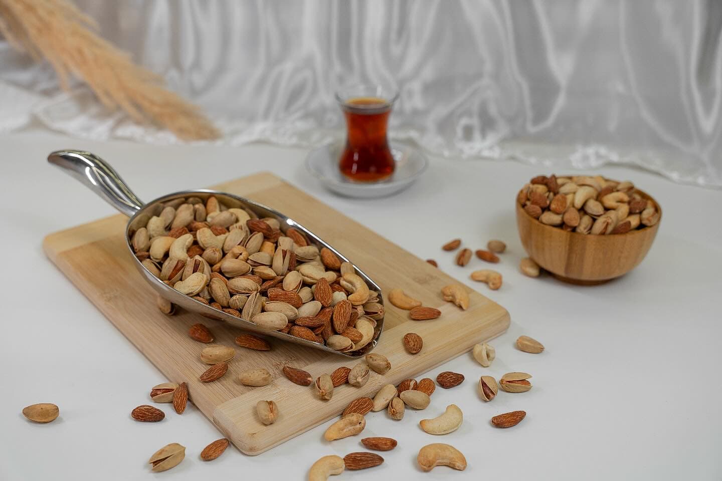 الفول السوداني المحمص بالقشر
